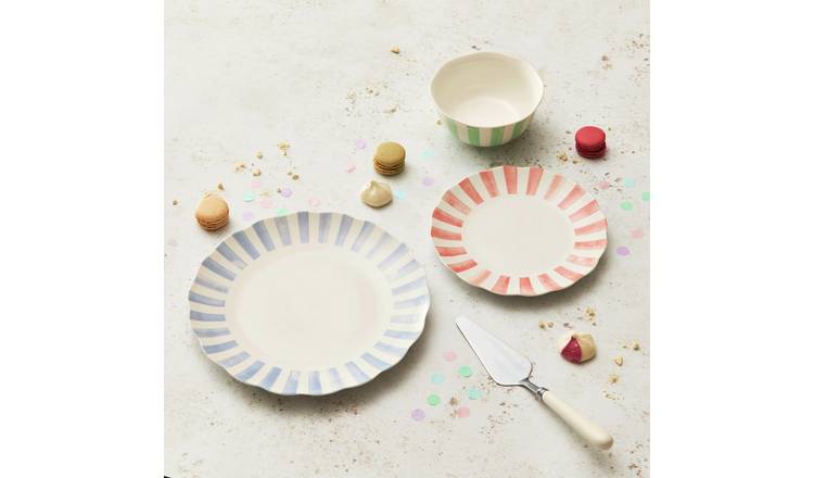 Royal Victoria Bazaar 12 Piece Porcelain Dinner Set