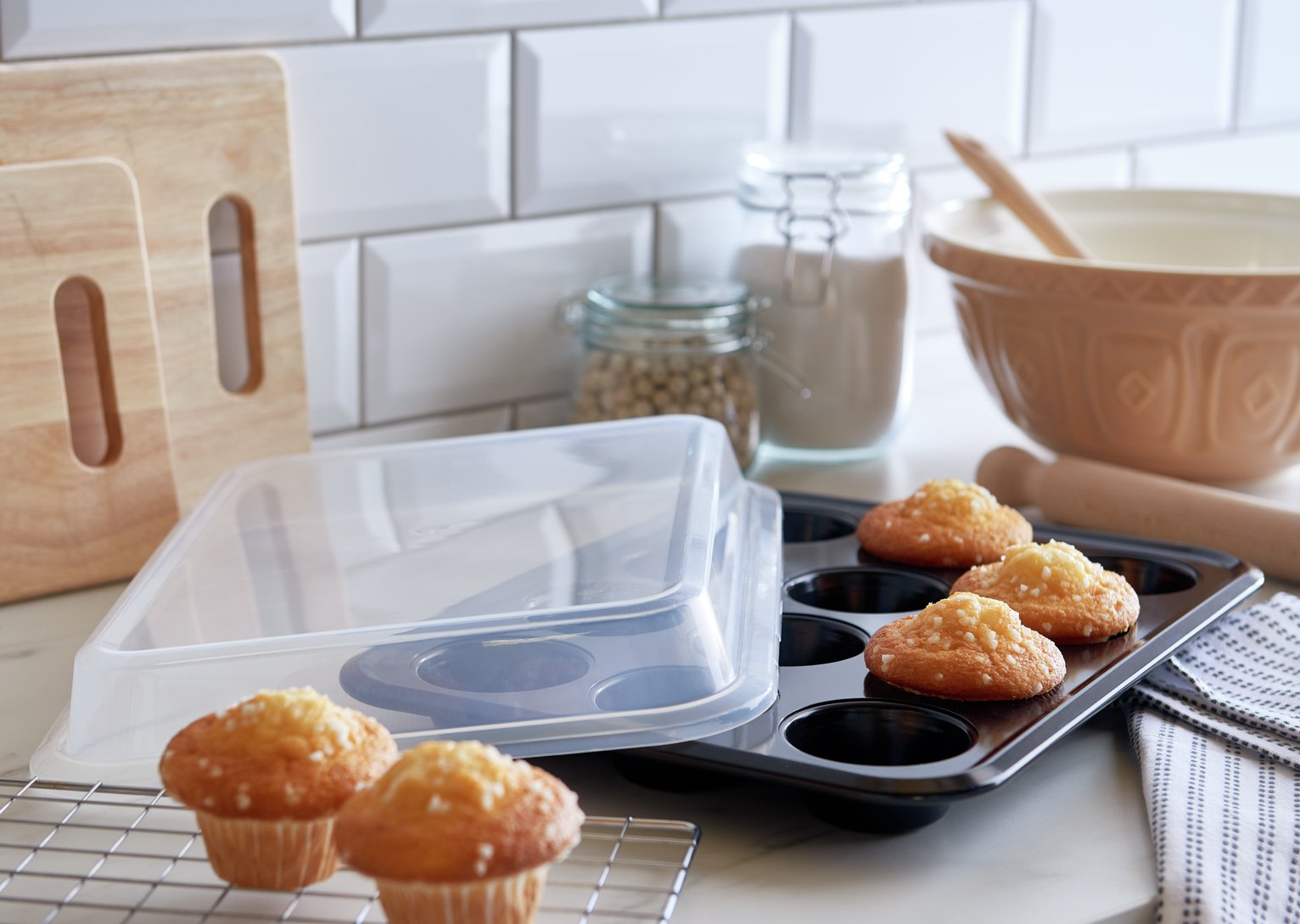 Argos Home 12 Cup Muffin Tray with Plastic Cover Review