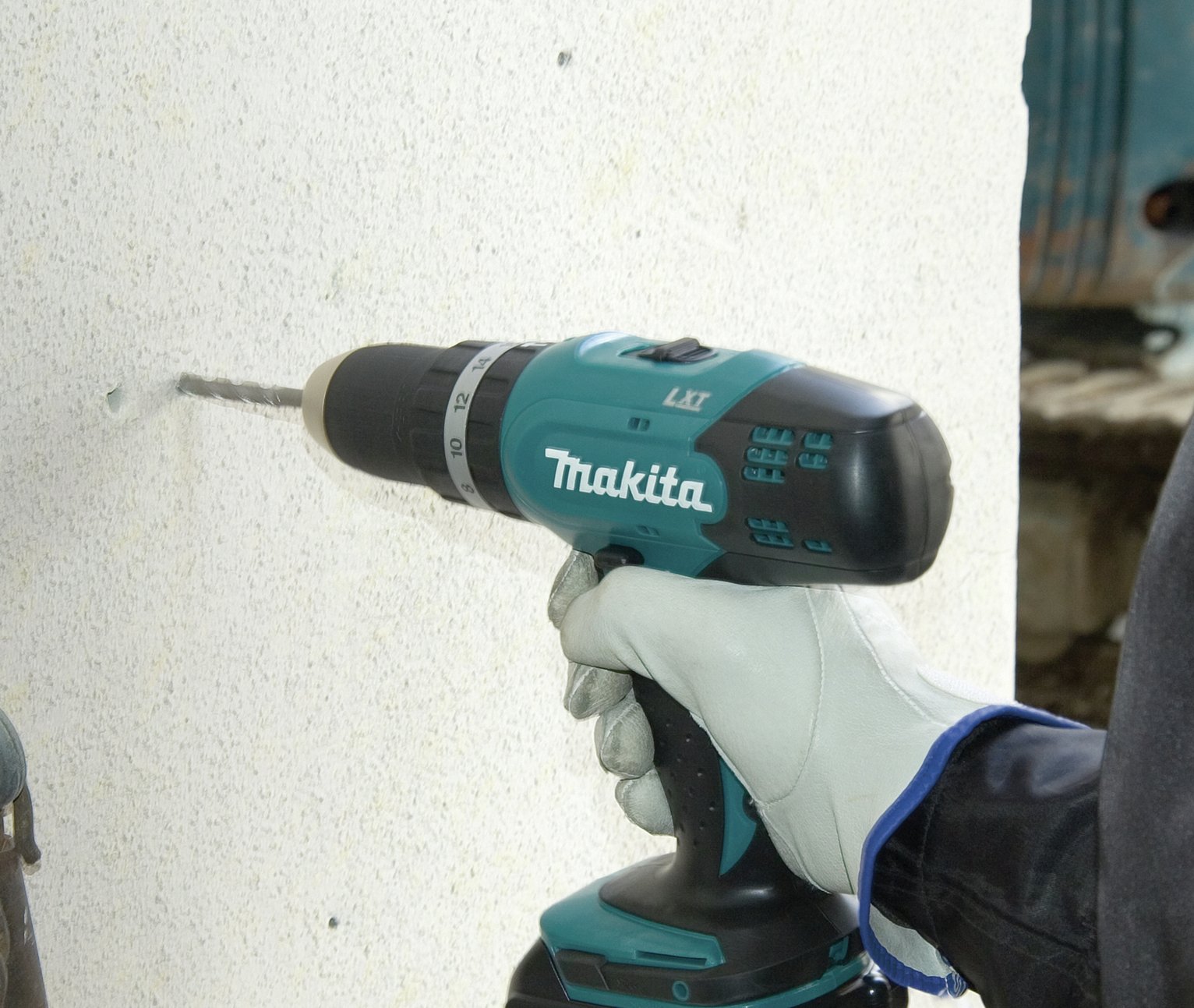 Makita LXT 3.0Ah Hammer Drill with 101 Accessories Review