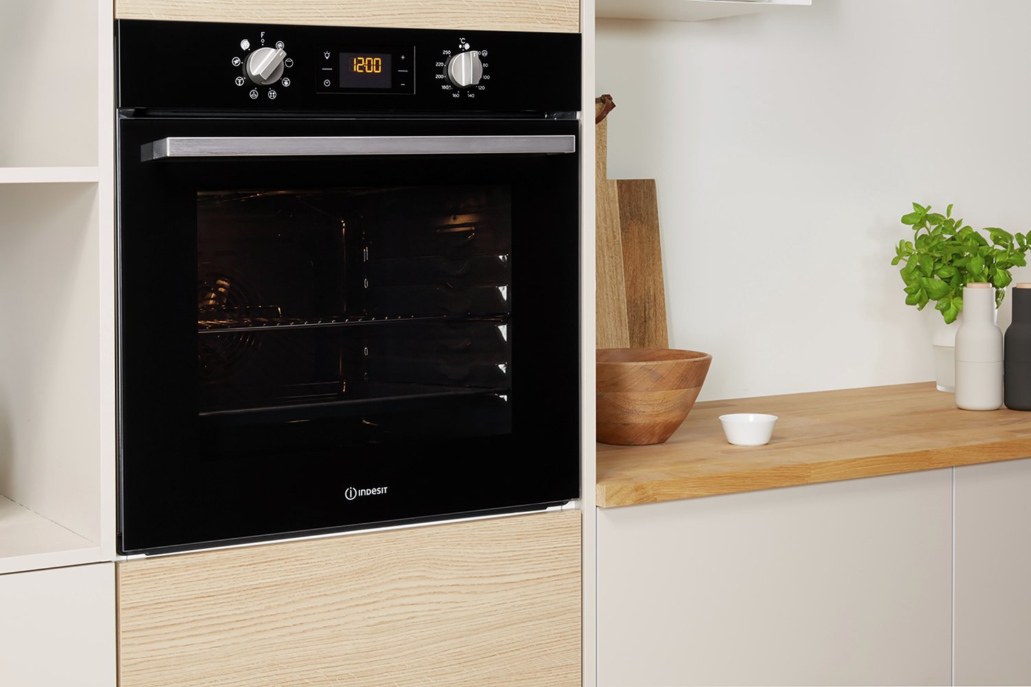 Indesit Aria IFW 6340 Built In Oven Reviews