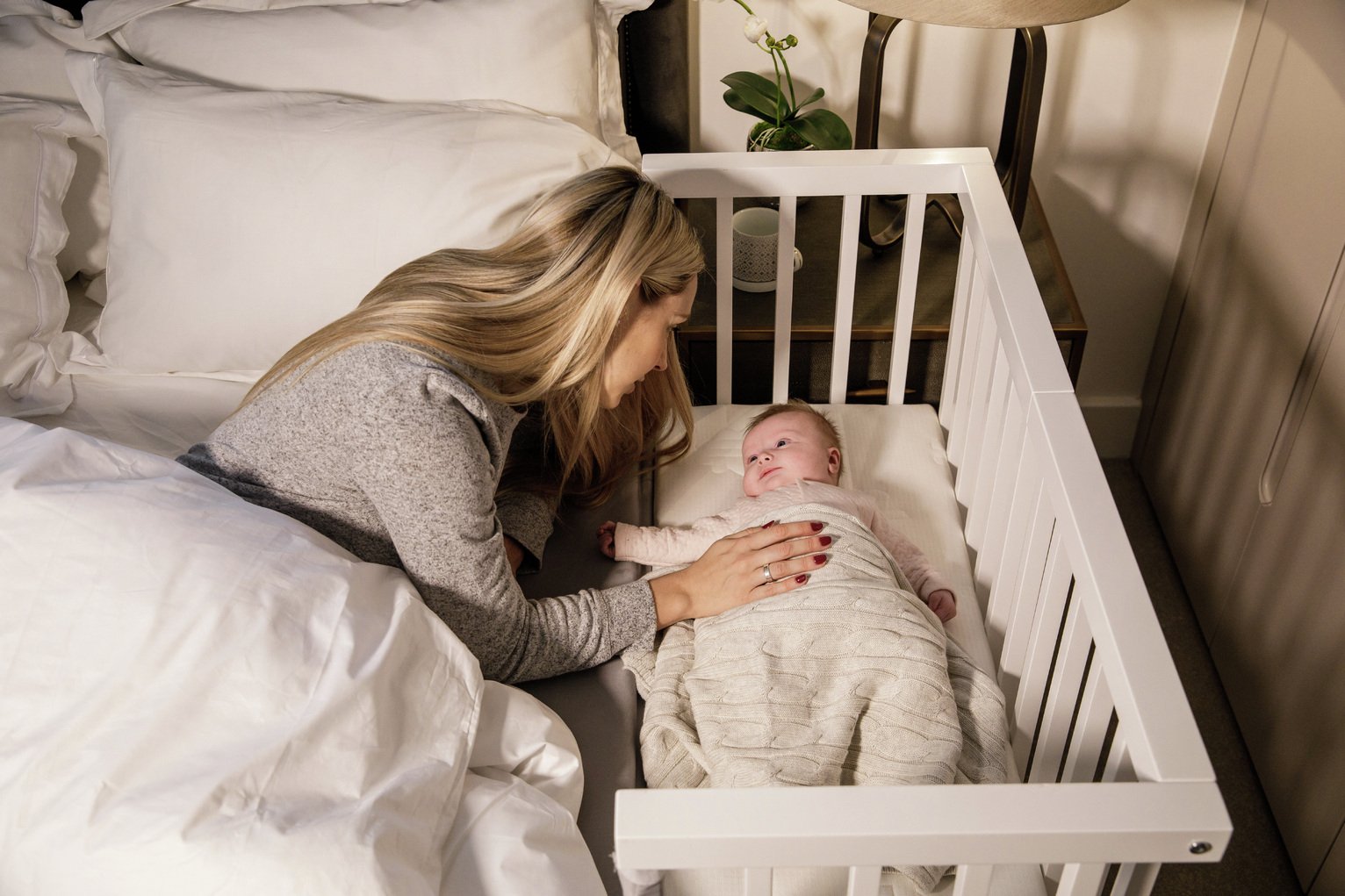 BabyHub NeoSpace Bedside Crib Review