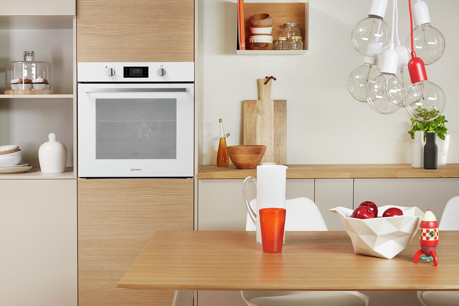 Indesit IFW6340WH Built In Single Oven Reviews