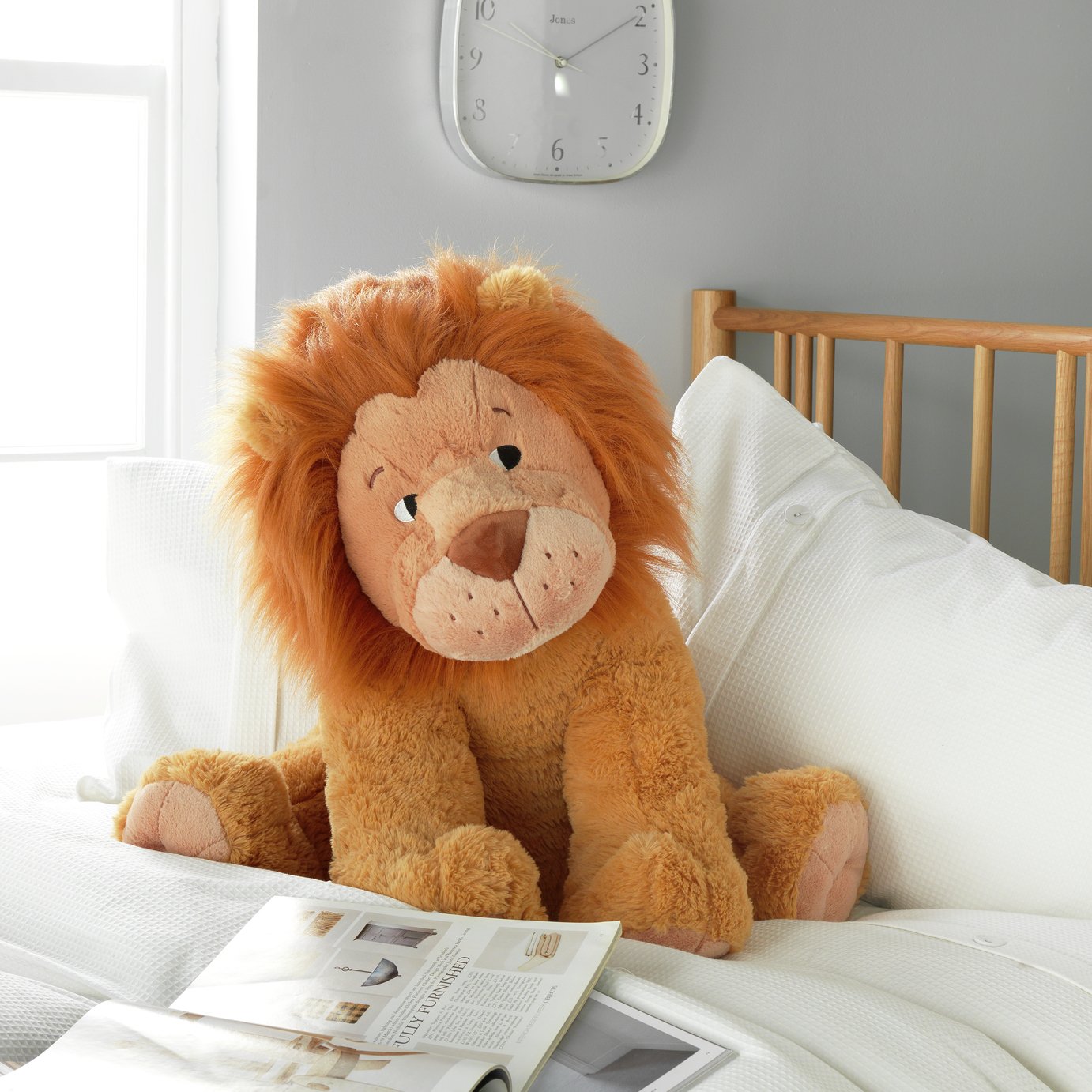 giant cuddly lion