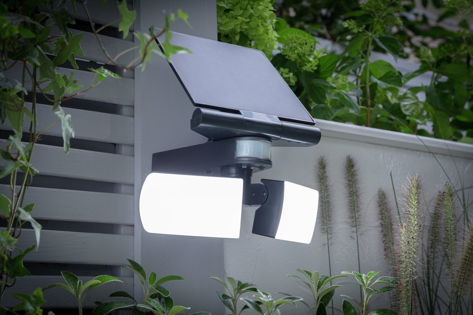 Argos Home 1000 Lumen Solar PIR Floodlight