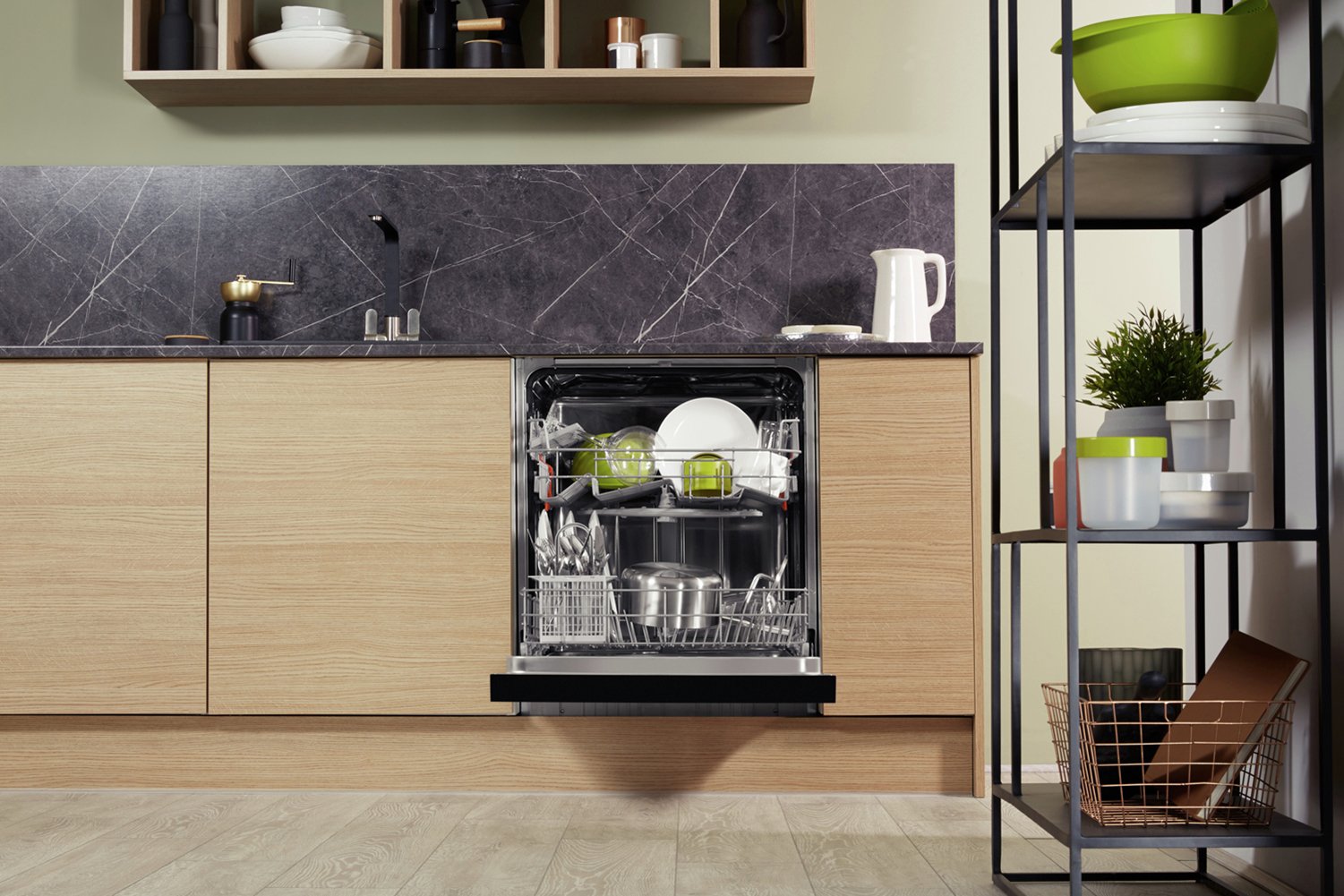 Hotpoint HBC2B19UK Full Size Integrated Dishwasher Reviews Updated