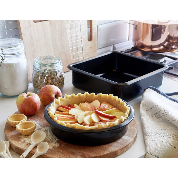 Habitat 2 Piece Non Stick Cake Tins 0