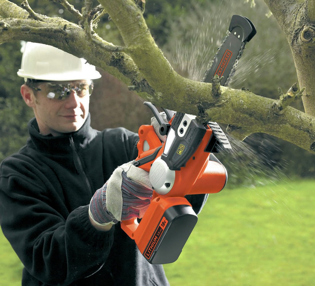 Black + Decker 20cm Cordless Chainsaw Review