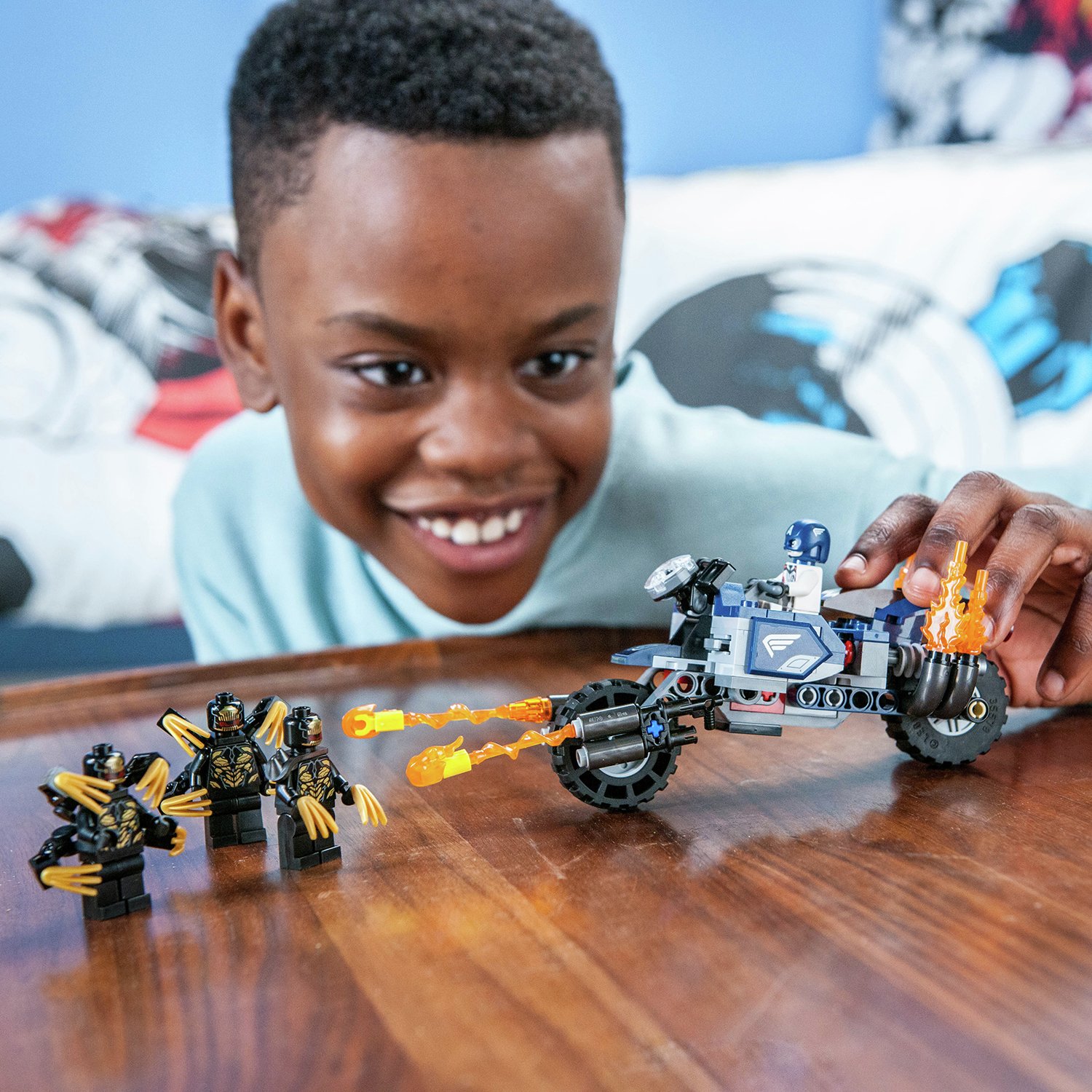 LEGO Marvel Avengers Outriders Attack Toy Review