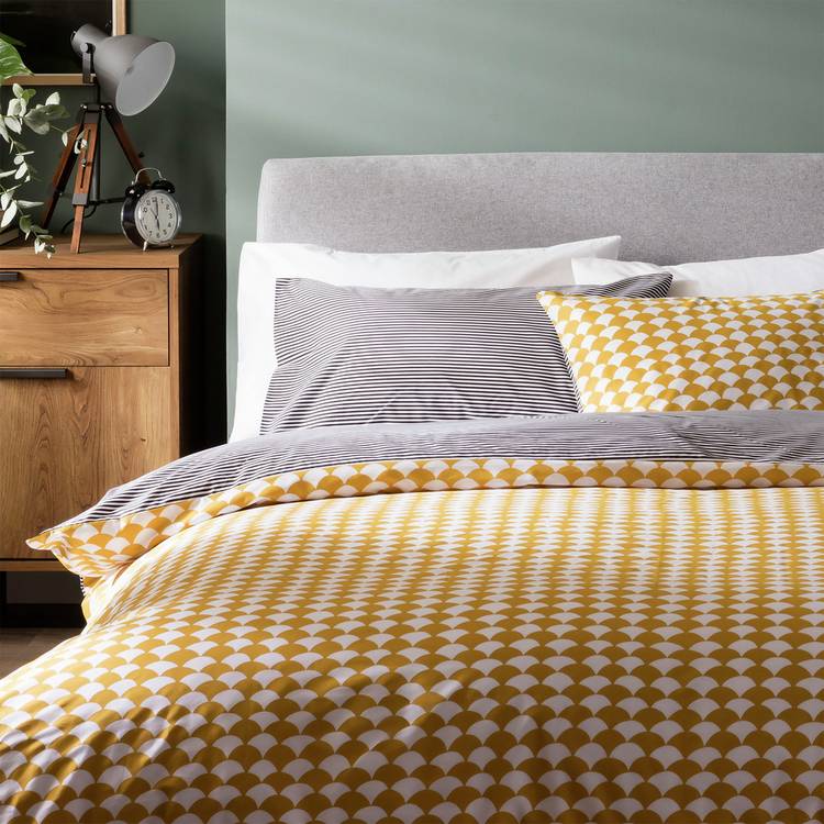 Habitat Cotton Scallop Yellow Reversible Bedding Set -Double 0