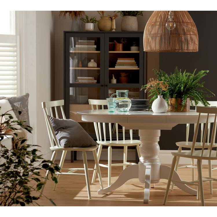 Habitat Otis Extending 4 - 6 Seater Dining Table - White 0