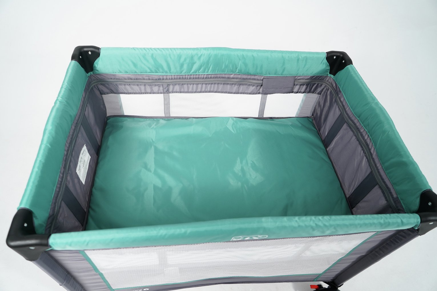 cuggl deluxe travel cot with bassinet reviews