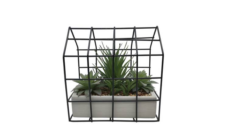 Habitat Artificial Plant in Wire House