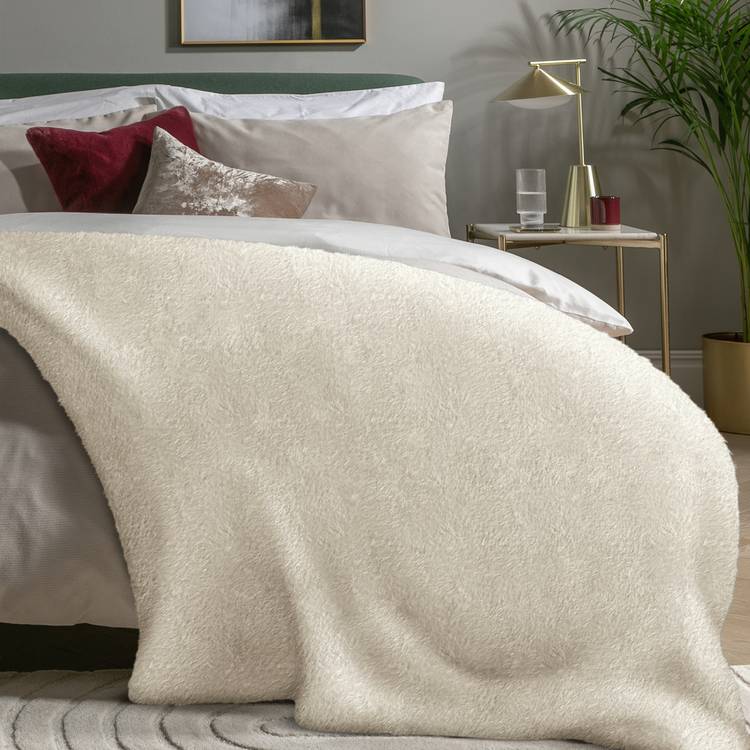 Habitat Faux Fur Plain Throw - Cream - 125x150cm 0