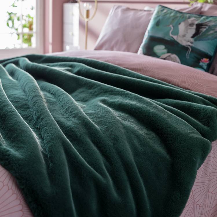 Habitat Faux Fur Plain Throw - Emerald Green - 125x150cm 0