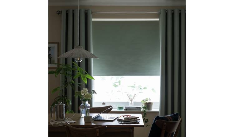 Argos Home Plain Blackout Roller Blind - Sage Green - 3ft