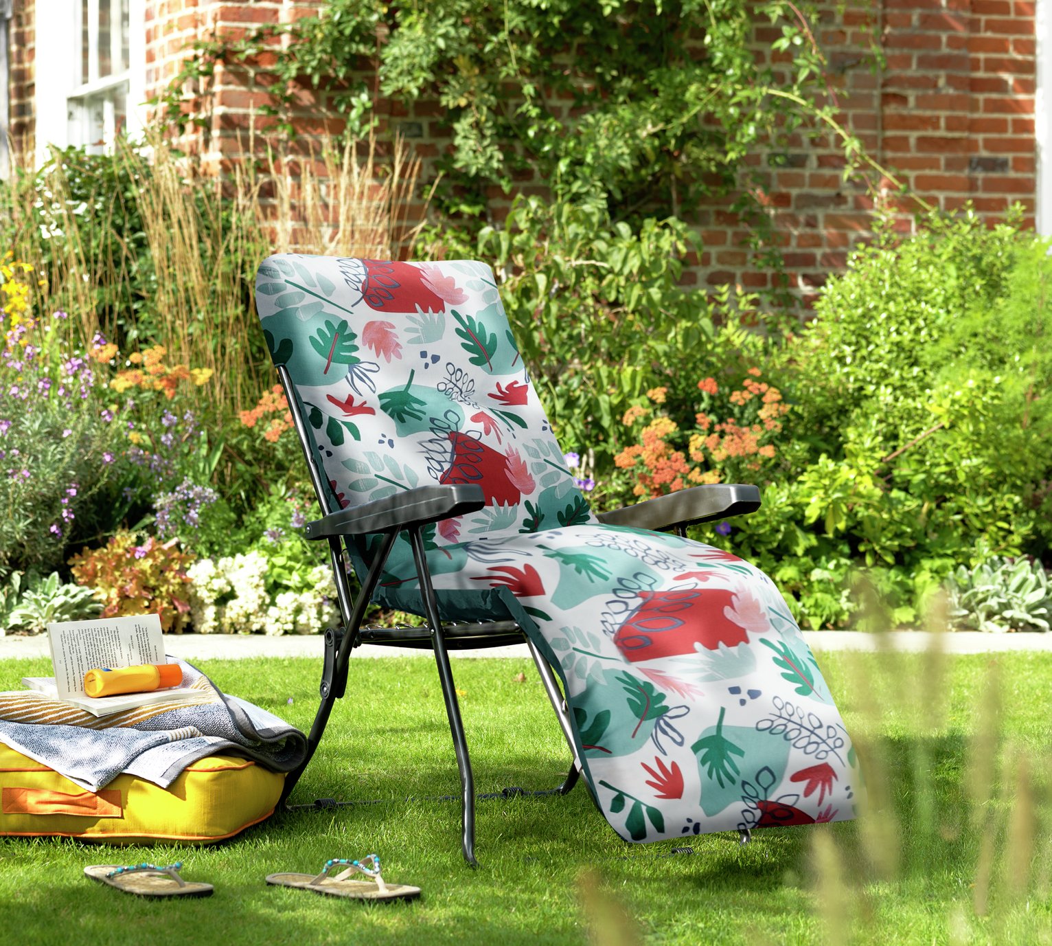 Argos Home Folding Metal Reclining Garden Chair - Green at B&Q, Wickes
