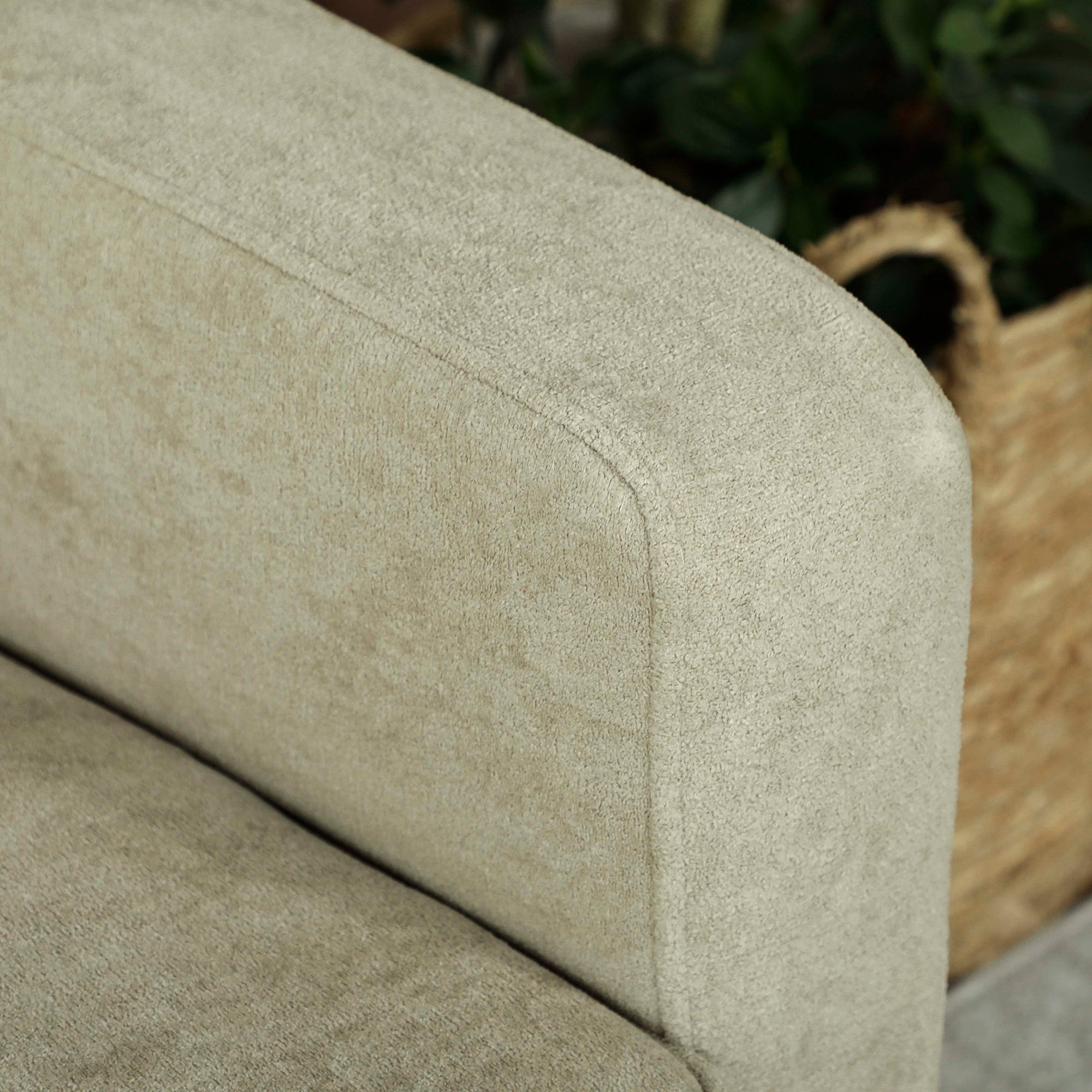 HOMCOM 2 Seater Velvet Modern Sofa with Rubber Wood Legs - Beige - Image 4