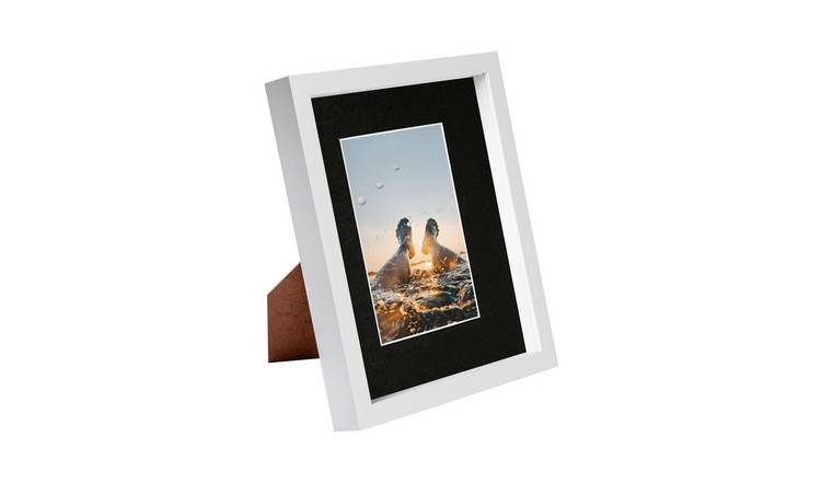 Nicola Spring 8" x 10" White 3D Box Photo Frame 4" x 6" Black Mount