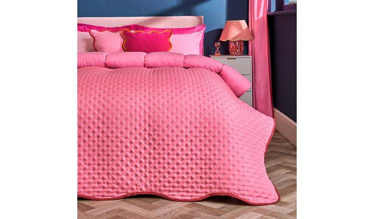 OHS Piped Scallop Quilted Blanket Throw 150 x 200cm - Pink/Red