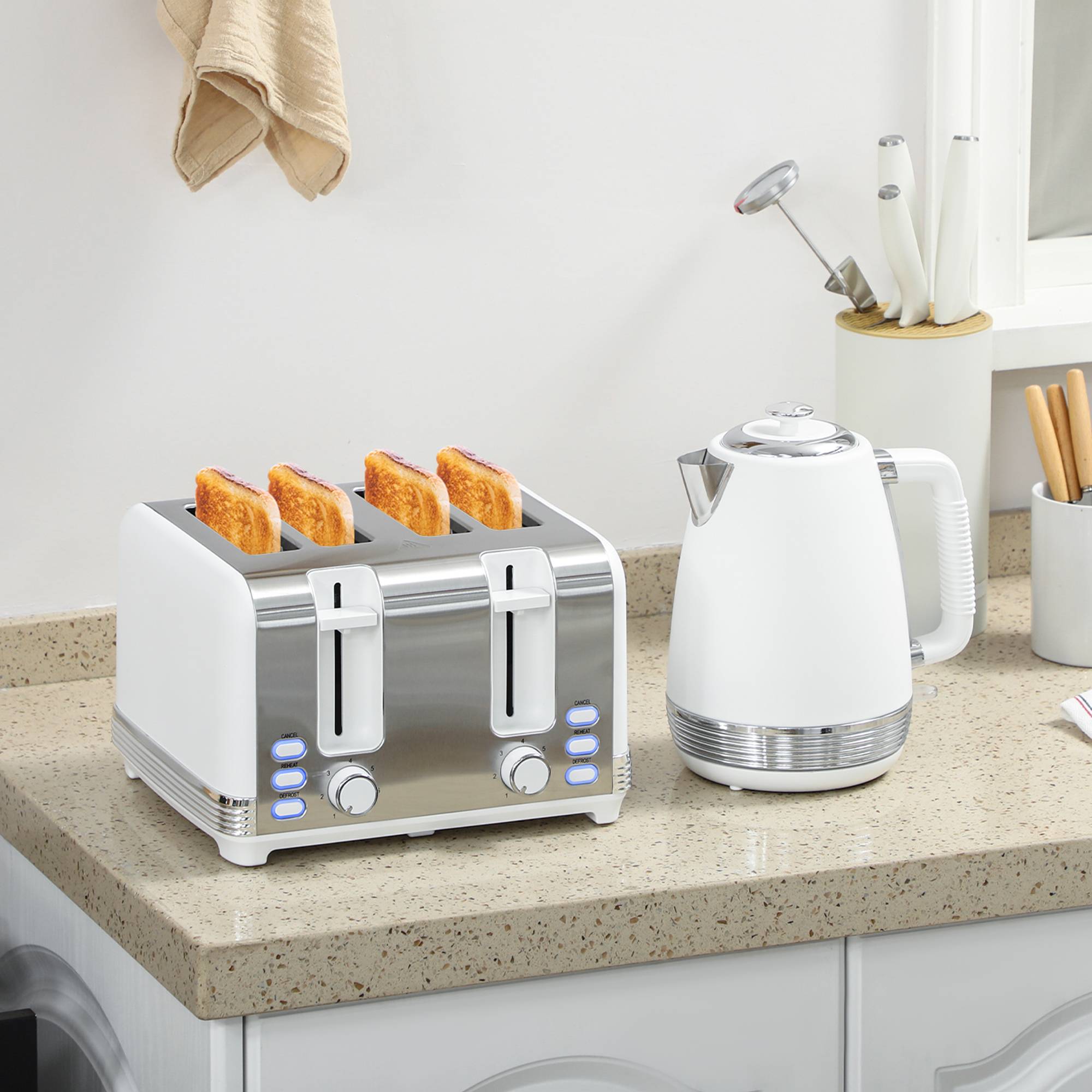 HOMCOM Stainless Steel Kettle and 4 Slice Toaster Set - White and Silver Tone - Image 3