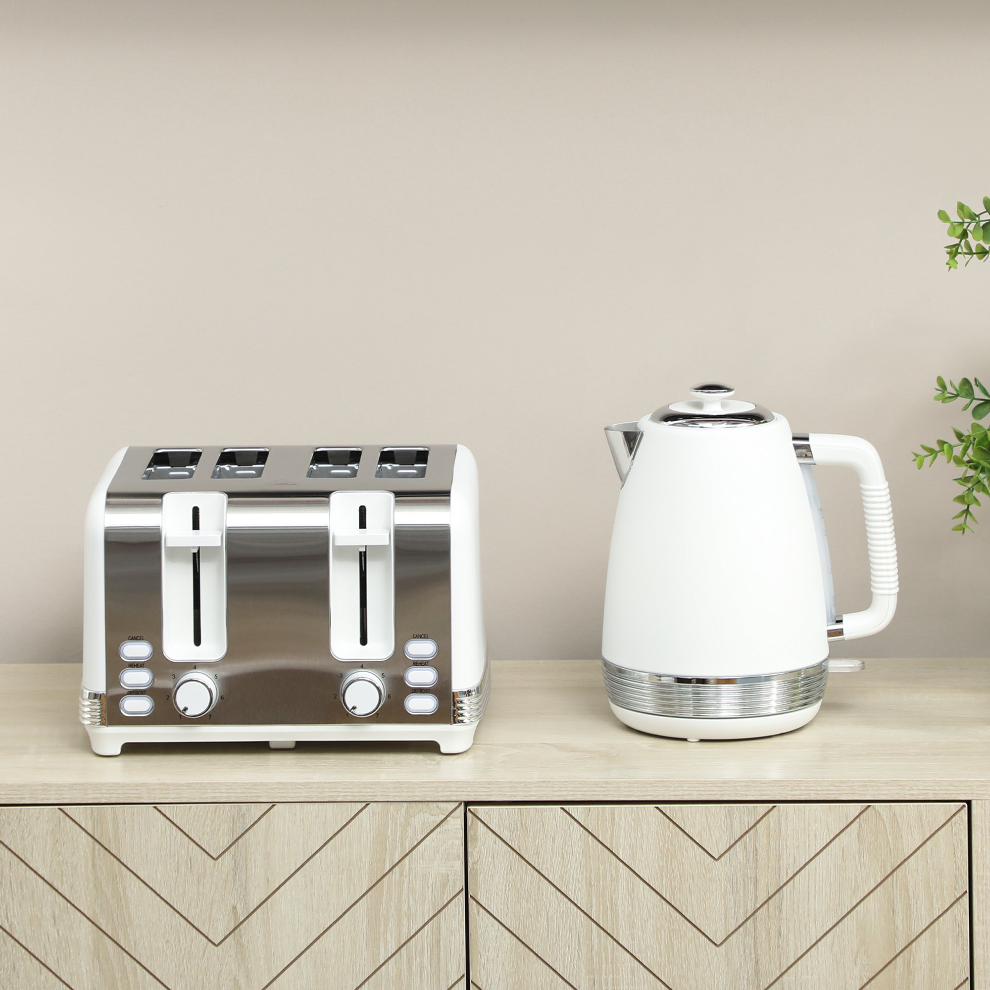 HOMCOM Stainless Steel Kettle and 4 Slice Toaster Set - White and Silver Tone - Image 5