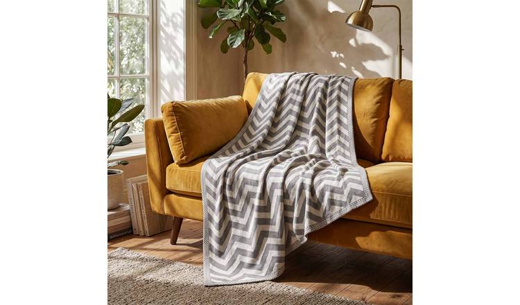 Homescapes Cotton Chevron Knitted Throw - 150 x 200 cm - Grey