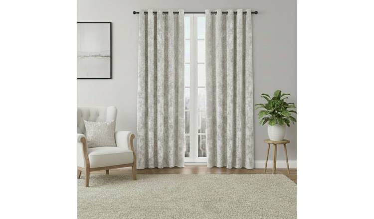 Snug City Crushed Velvet Soft Touch Eyelet Curtains – Cream – 117x137cm