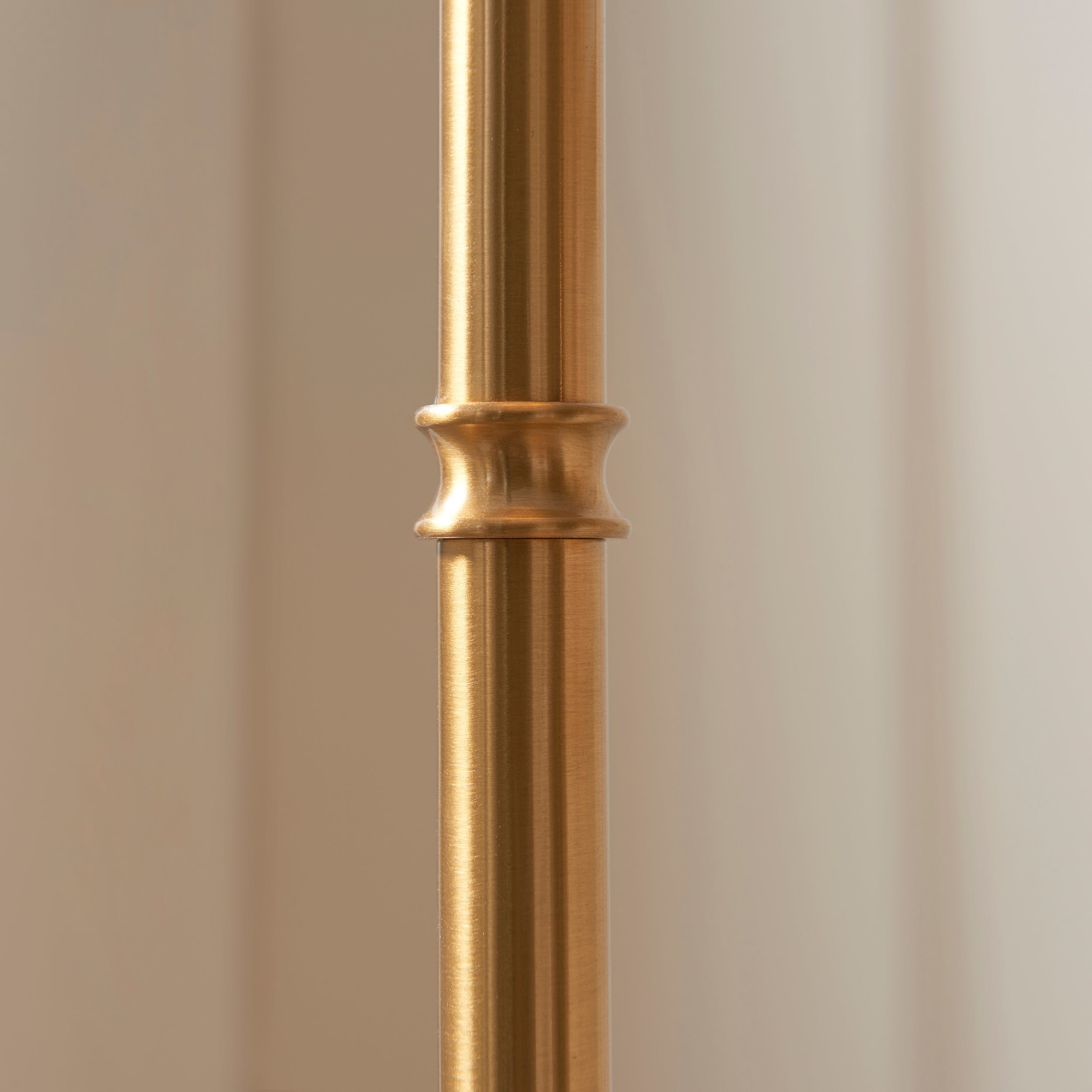Loops Direct 20cm Steel Floor Lamp LED Rechargeable - Brushed Aged Brass - Image 6