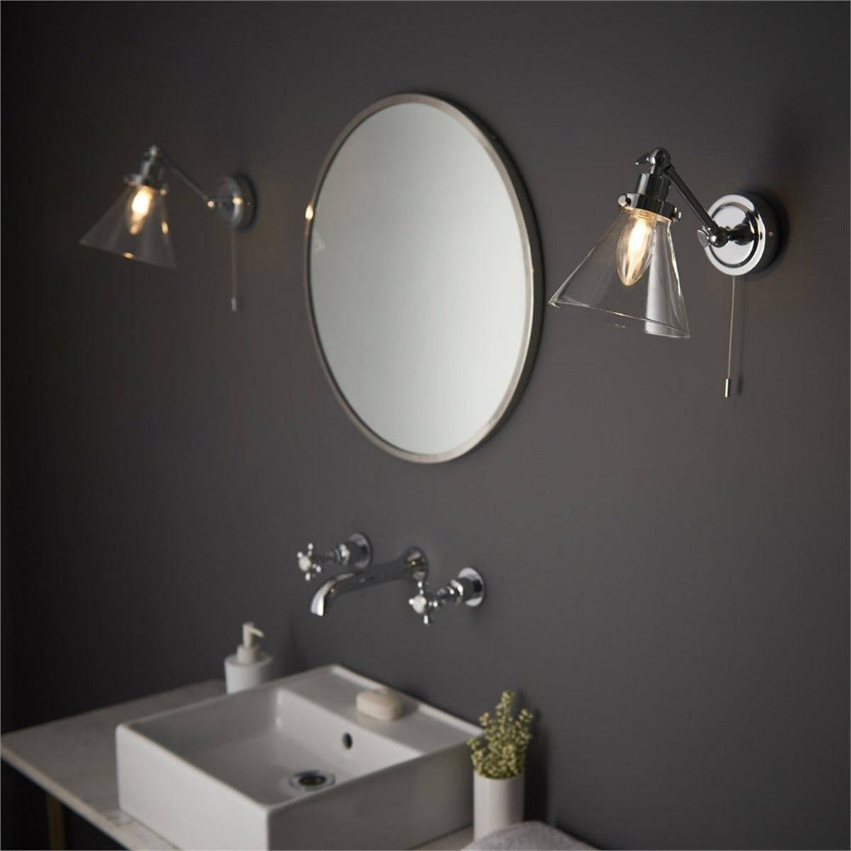 Loops Direct Steel and Glass Wall Light - Chrome Plate and Clear Glass - Image 2