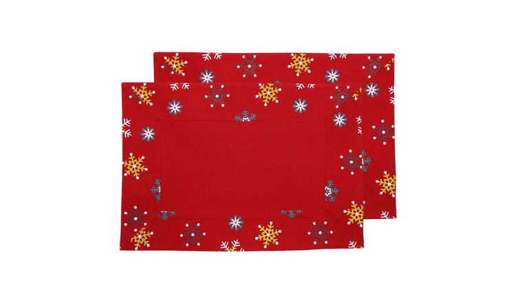 Homescapes Pack of 2 Christmas Snowflake Placemats - Red