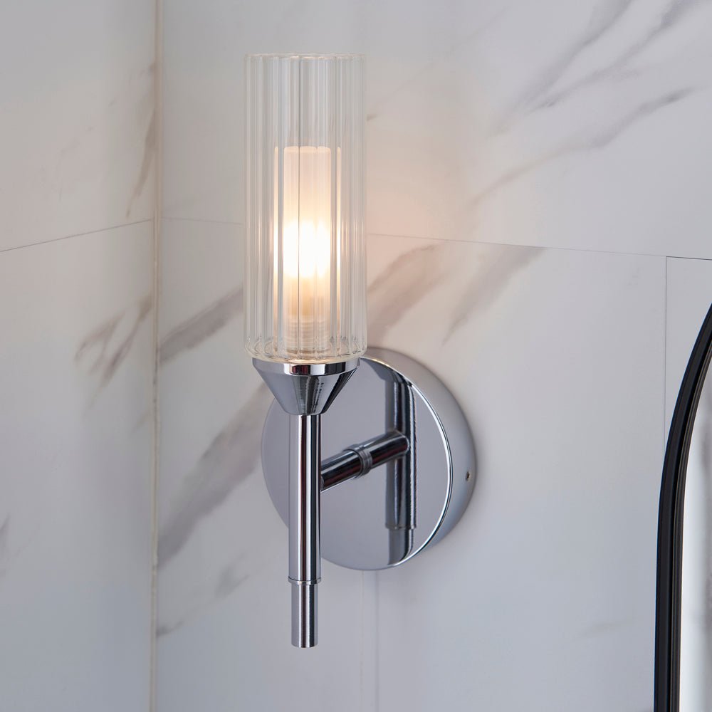 Loops Direct 11cm Steel and Glass Wall Light - Chrome and Clear/Frosted - Image 3