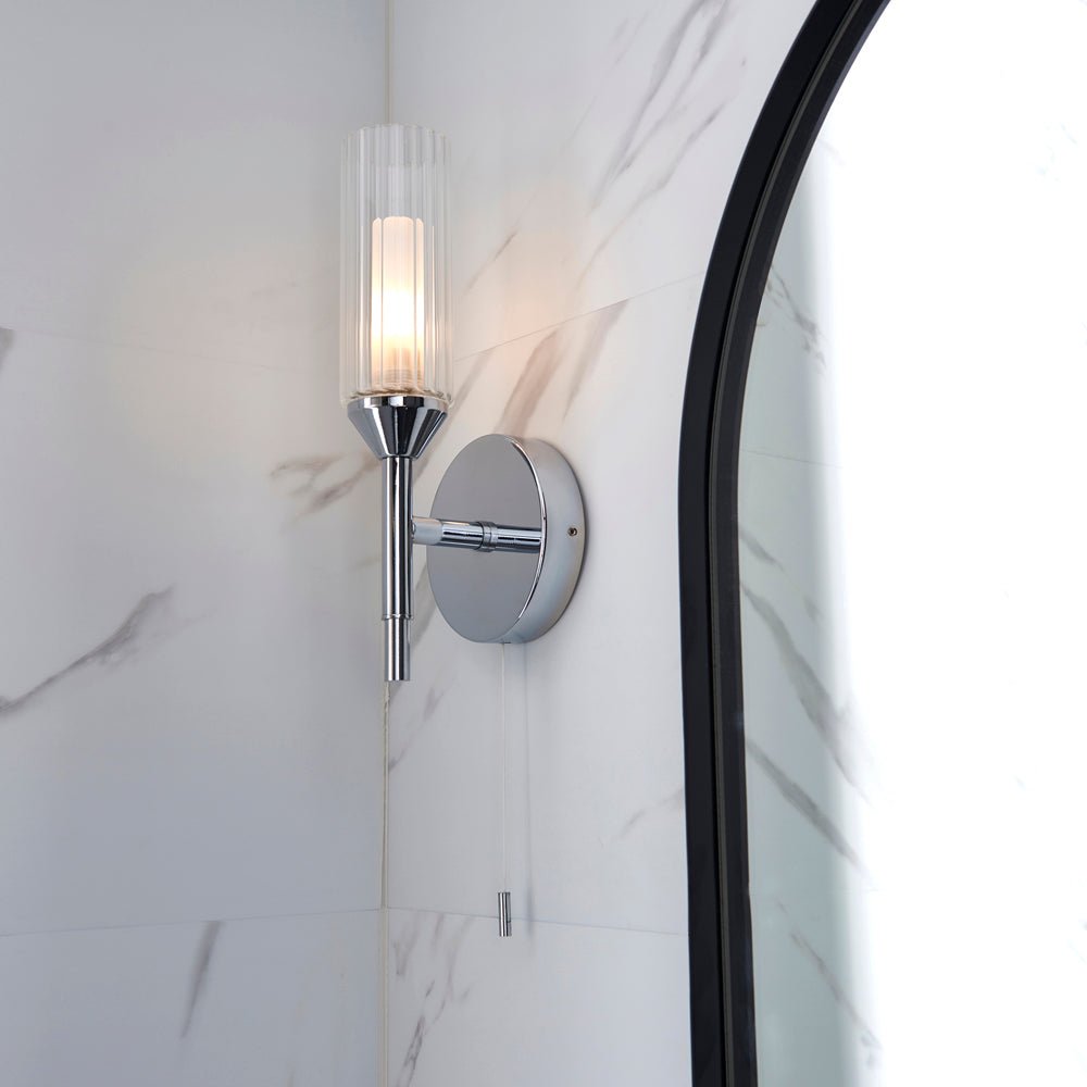Loops Direct 11cm Steel and Glass Wall Light - Chrome and Clear/Frosted - Image 4
