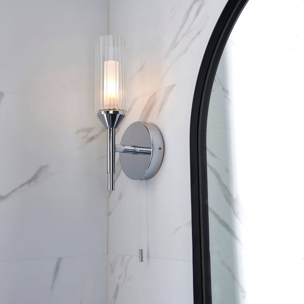 Loops Direct 11cm Steel and Glass Wall Light - Chrome and Clear/Frosted - Image 4