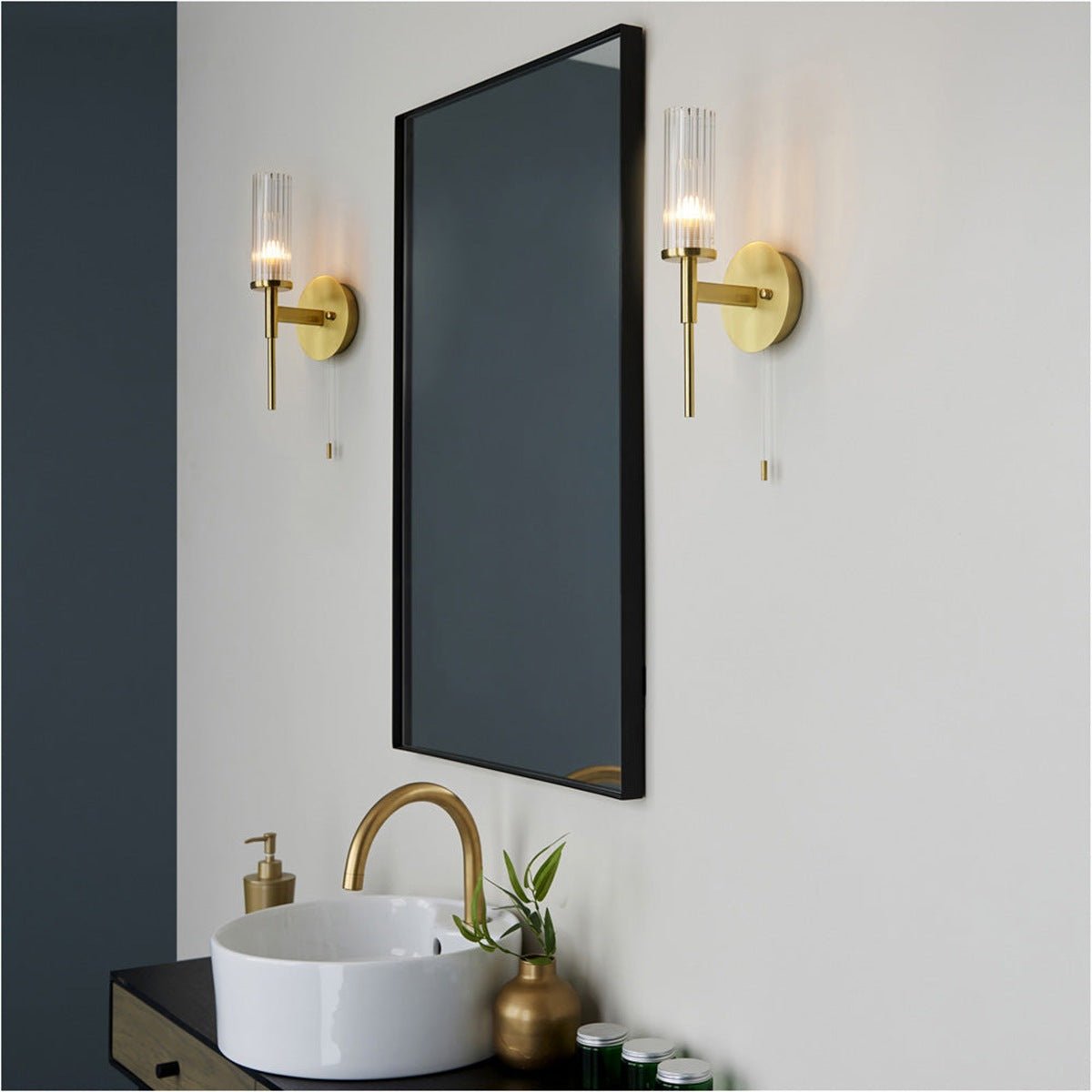 Loops Direct 11cm Steel and Glass Wall Light - Satin Brass - Image 2
