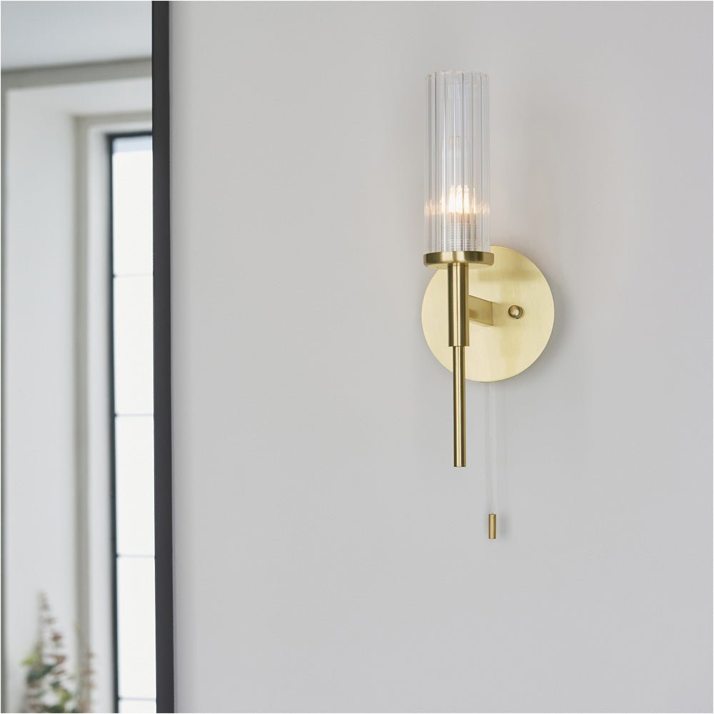 Loops Direct 11cm Steel and Glass Wall Light - Satin Brass - Image 3