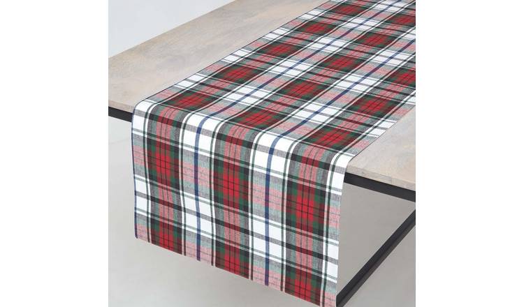 Homescapes Cotton Macduff Tartan Table Runner - 44 x 178 cm - Red
