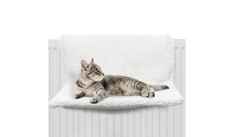 FurDreams 48 x 33cm Hanging Faux Fur Radiator Cat Bed - White