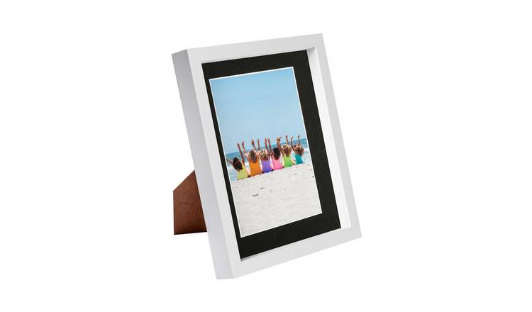 Nicola Spring 8" x 10" White 3D Box Photo Frame 5" x 7" Black Mount