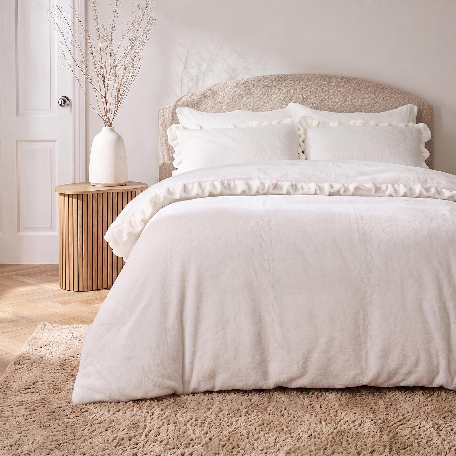 OHS Frill Teddy Fleece White Duvet Set -  Single - Image 1