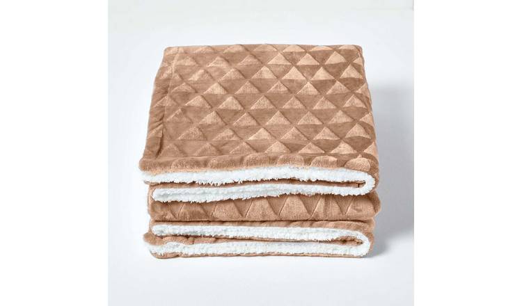 Homescapes Geometric Triangle Velvet Throw - 130 x 160 cm - Light Brown
