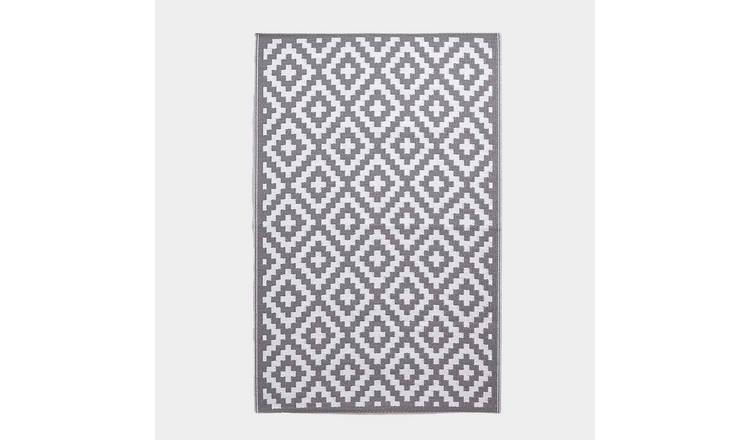 Homescapes Zoe Geometric Waterproof Reversible Outdoor Rug -  120 x 180 cm