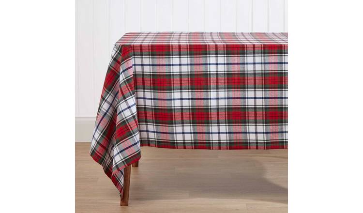 Homescapes Cotton Macduff Tartan Tablecloth - 137 x 228 cm - Red