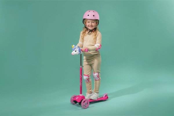 A picture of a pink scooter.