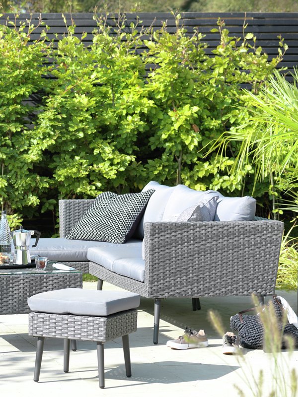 Garden furniture guide.