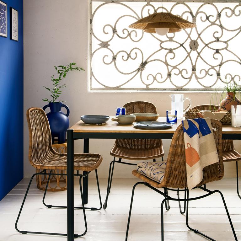 A dining room designed in mediterranean style. 