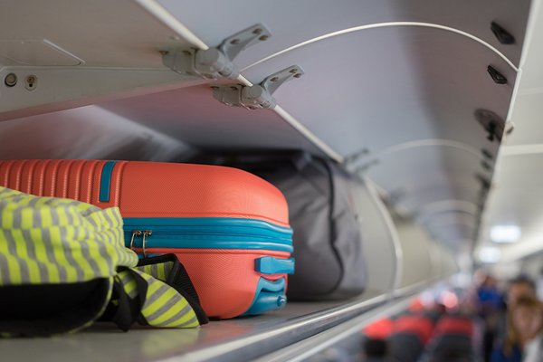 Overhead airplane on sale luggage dimensions