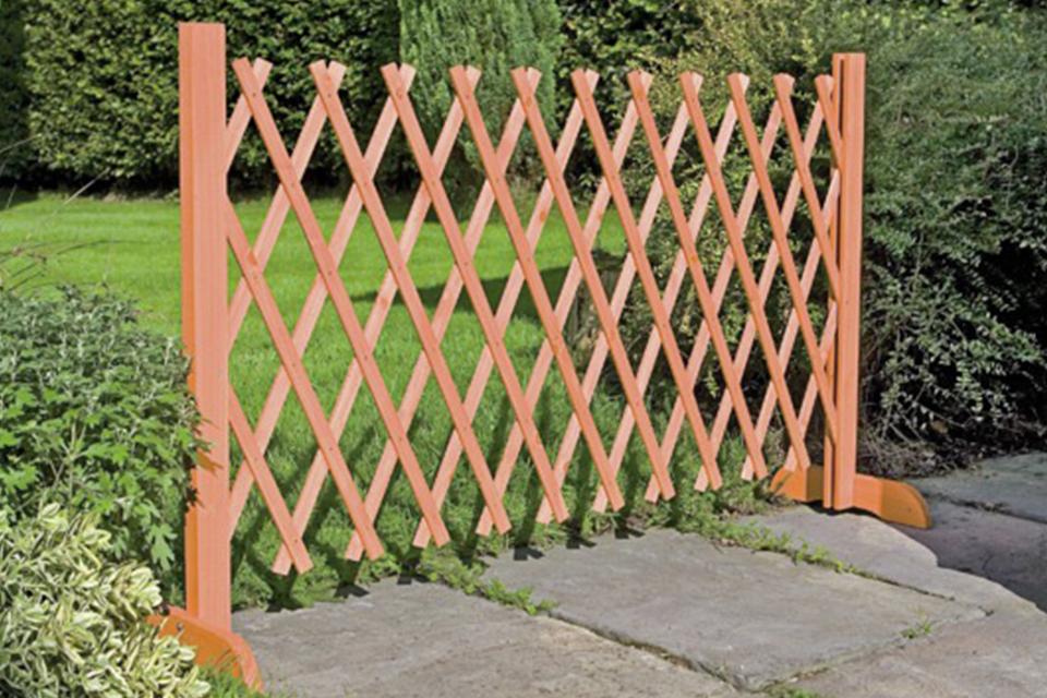 Wooden expanding fencing.