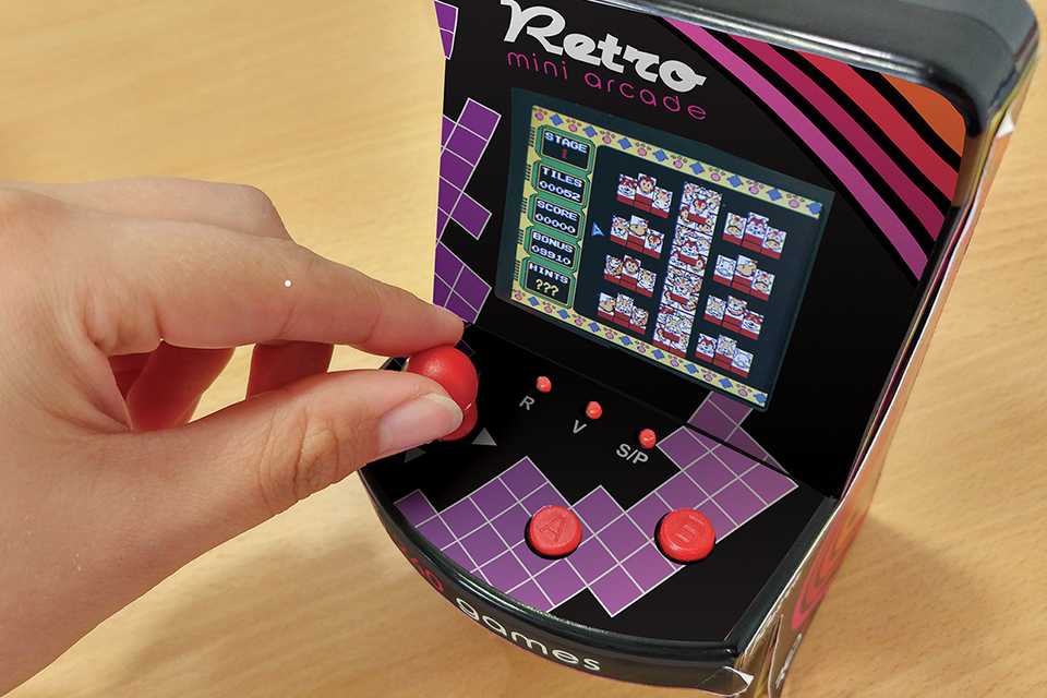 RED5 retro mini arcade machine.