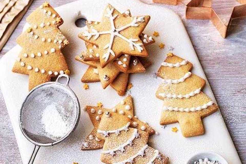 Star and tree shaped Christmas biscuits.