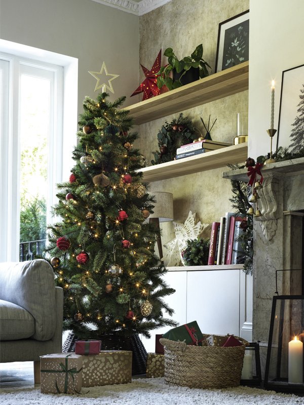 10 Creative Christmas House Decorations Inside Ideas You'll Want To Try ...